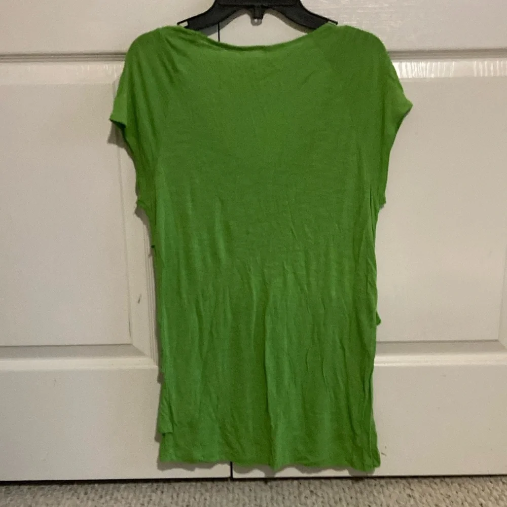 Liz Claiborne Green Ruffled Asymmetrical Cap Sleeve Blouse - Picture 3 of 4